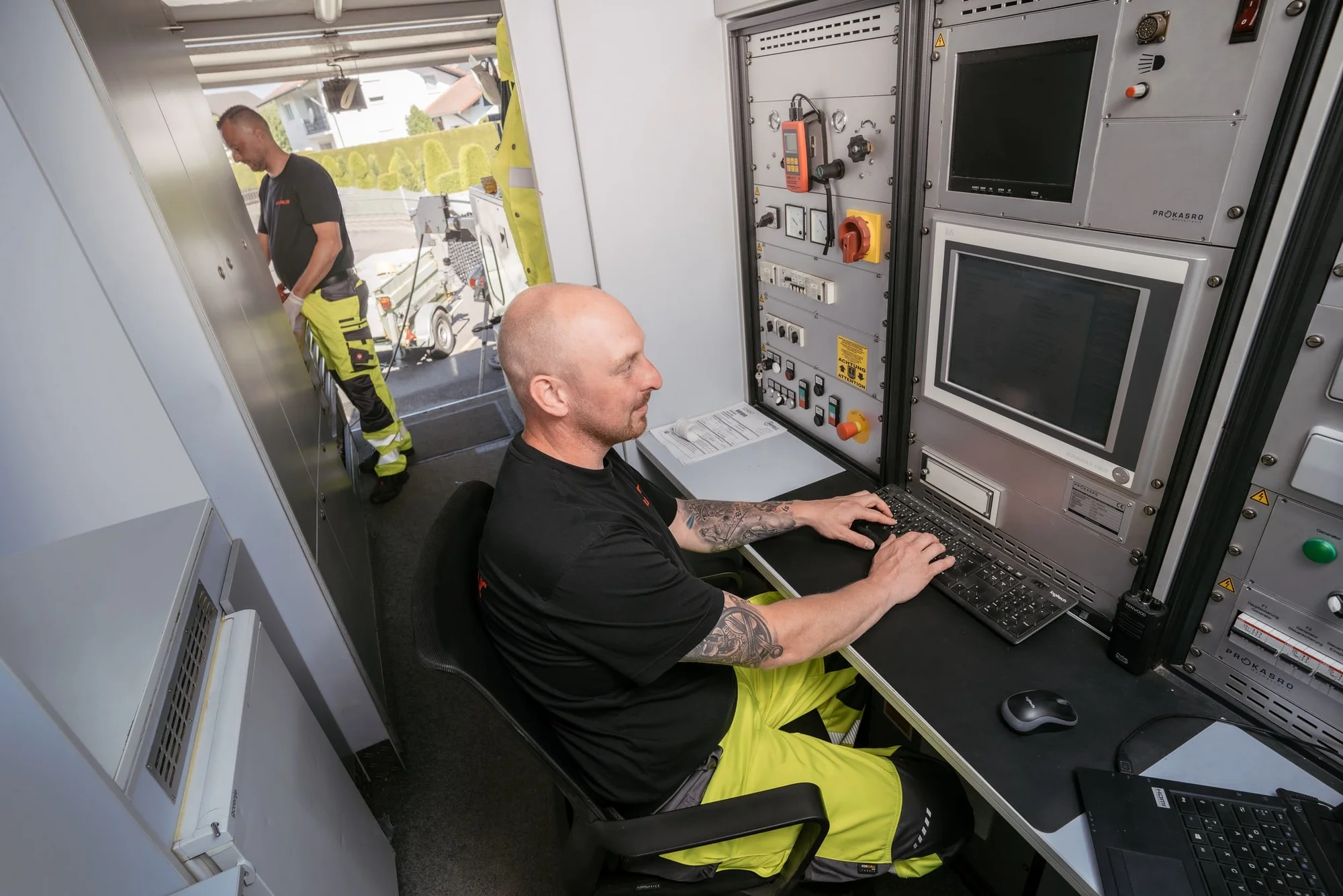 Saugbagger bei Saugbaggerarbeiten im Odenwald